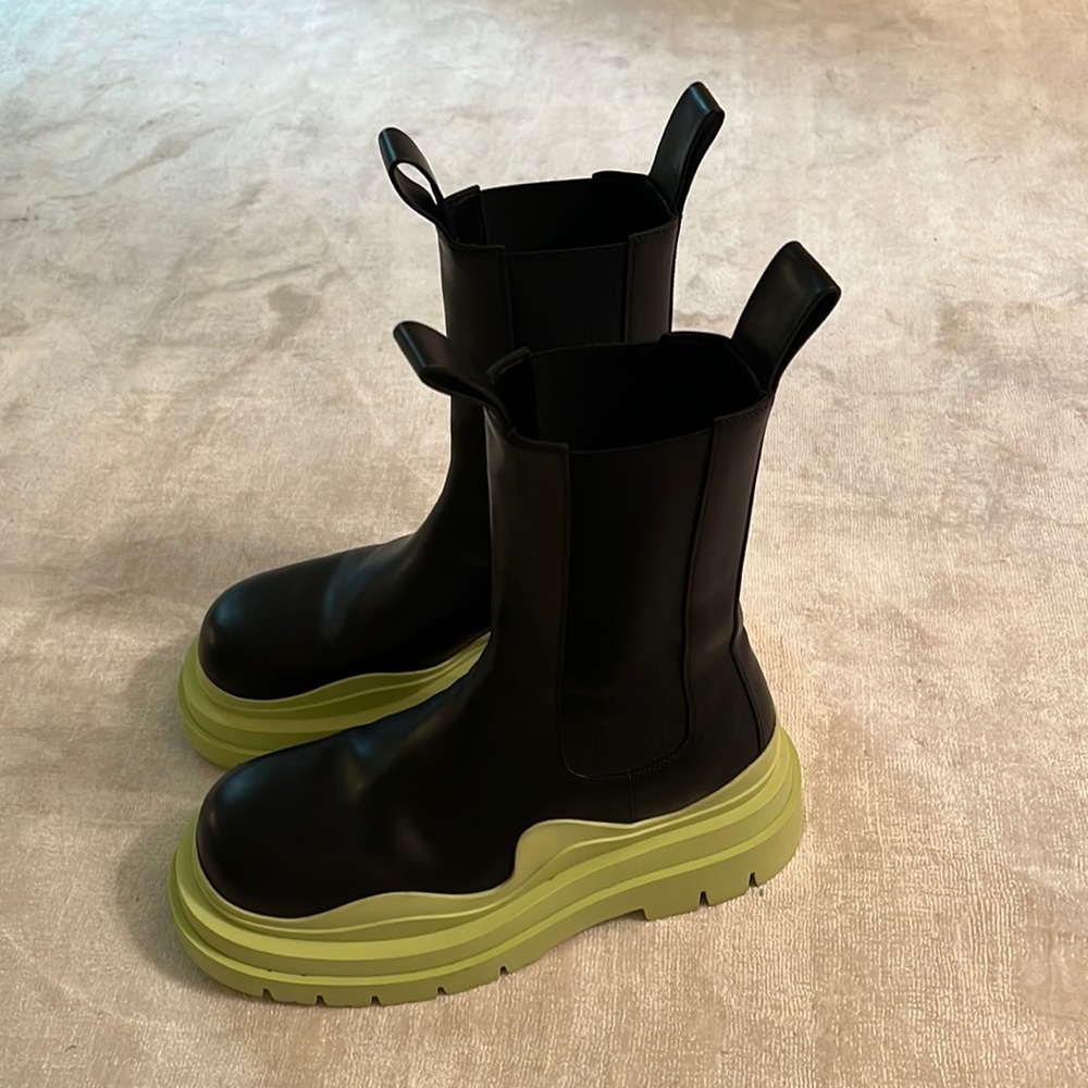 Bottega Veneta tire boots .